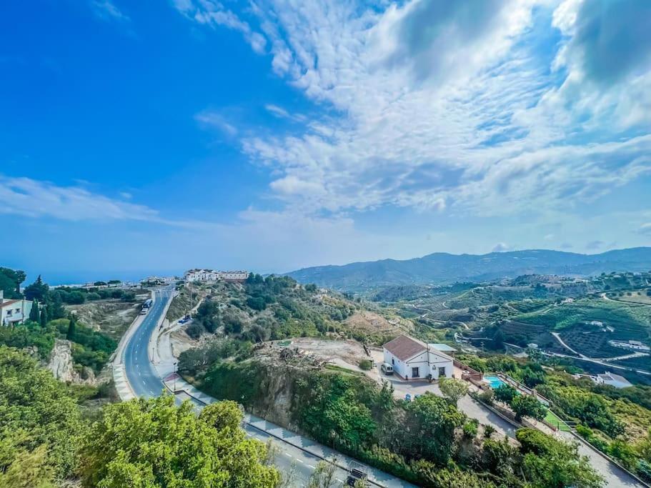 Modern 2 Bed Apartment With Pool In Frigiliana Exterior photo